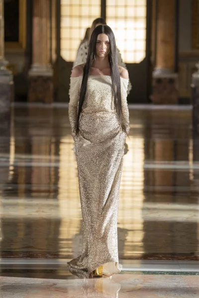 Look 25
